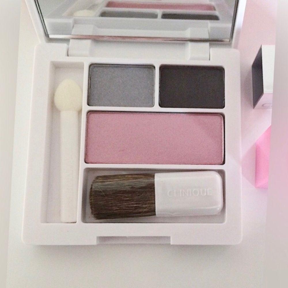 Clinique eyeshadow and blush compact